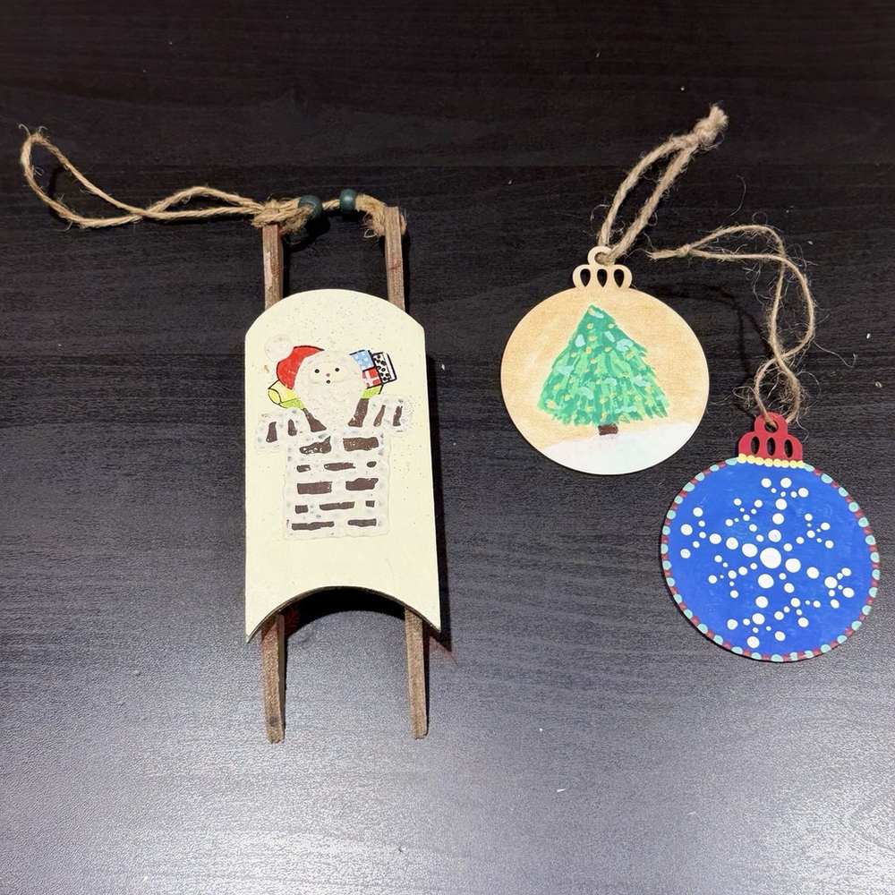 Hand Painted Hand Decorated Wooden Christmas Ornaments Wood‎ Sled Lot Of 3